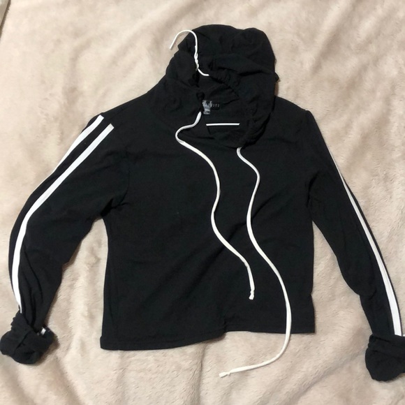 CROP Top. - Picture 1 of 2